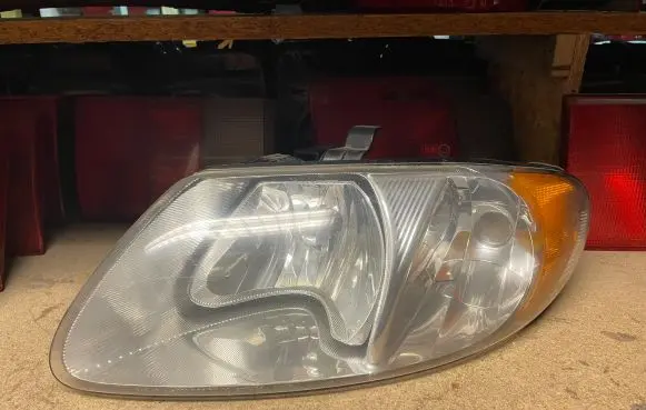 Chrysler Town & Country IV Headlight/headlamp 04857701AB 30987