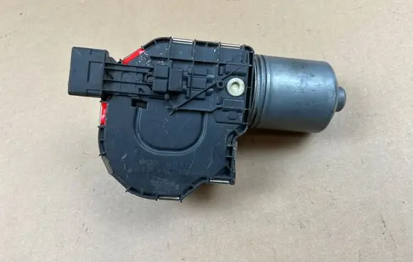 Peugeot 308 Wiper motor 0390241869