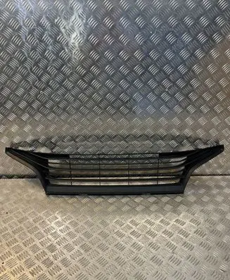 Toyota Avensis T270 Front bumper lower grill 53112