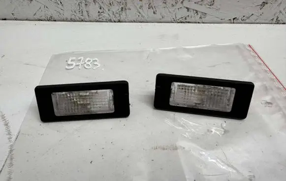 Volkswagen Touran II Number plate light 5N0943021