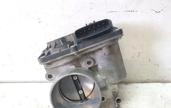 Toyota Avensis T270 Throttle valve 220300T050