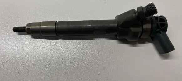 BMW 5 F10 F11 Fuel injector 0445110595