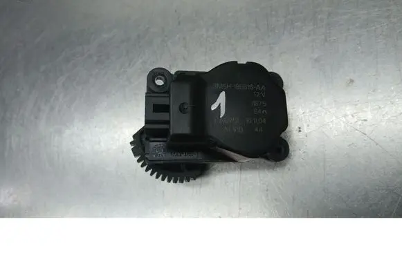 Ford Focus C-MAX Coolant heater control valve 3M5H19E616AA