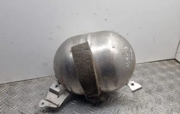 Vacuum air tank
