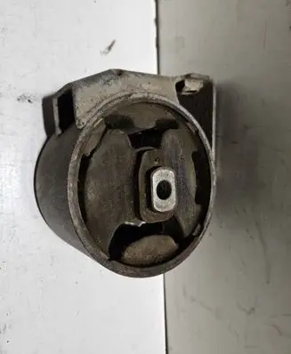 Engine mount bracket