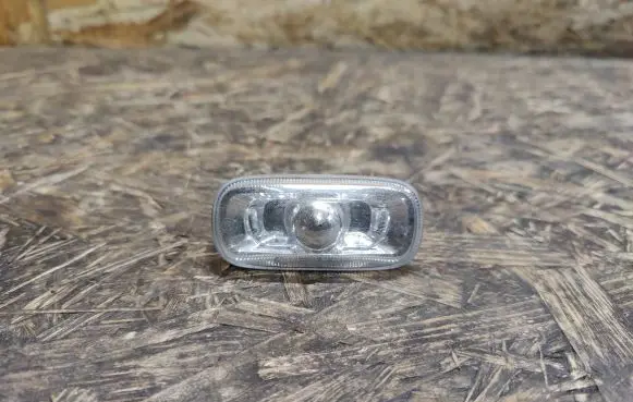 Front fender indicator light