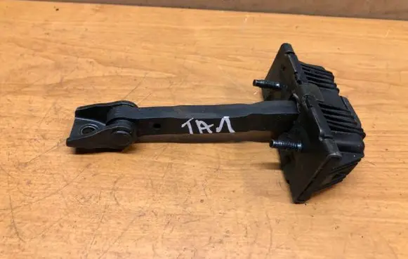 Toyota Avensis T250 Front door check strap stopper ES05