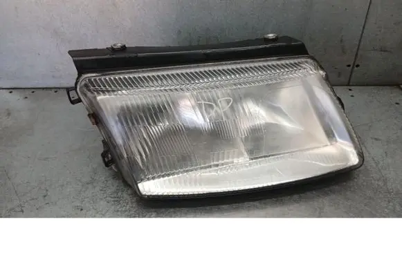 Volkswagen PASSAT B5 Front reflector