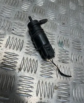 BMW X1 E84 Windscreen/windshield washer pump 7302588 13264011 3437376