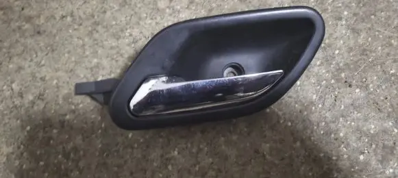 BMW 5 E39 Front door interior handle 8226049