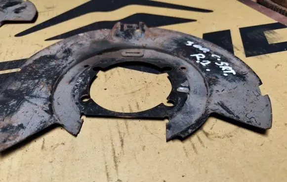 Chrysler 300 - 300C Rear brake disc plate dust cover 