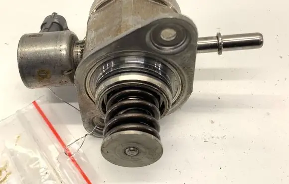 Ford Escape III Fuel injection high pressure pump EJ7E9D376CA