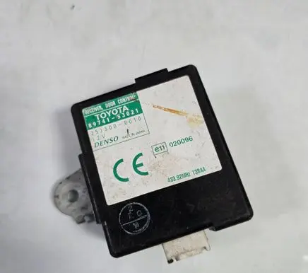Lexus IS 200-300 Door control unit/module 2513000010 E11020096