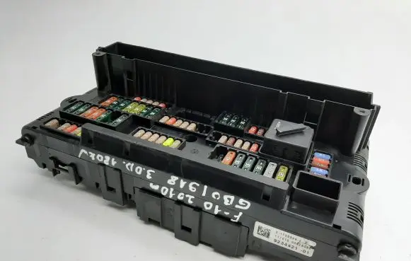 BMW 5 F10 F11 Fuse module 9234421
