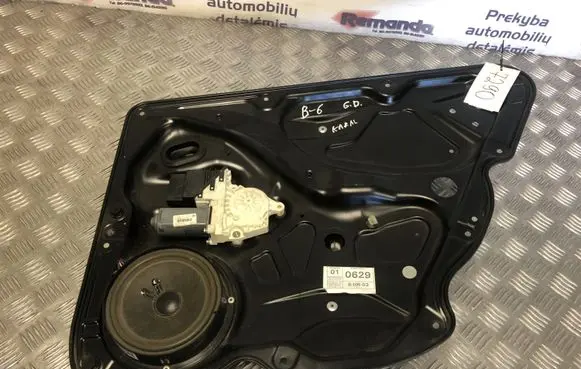 Volkswagen PASSAT B6 Rear door window regulator with motor 3C4839756H