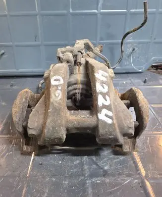 Mercedes-Benz E W211 Rear brake caliper A2205453028