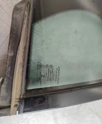 Jaguar XE Rear vent window glass T4N13748