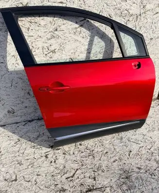 Renault Captur Front door