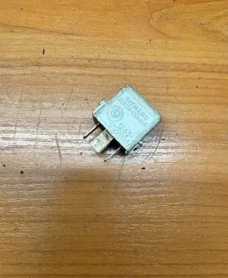 BMW 5 E39 Other relay 1729004 V23134C52X90