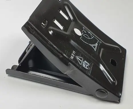 Land Rover Discovery 4 - LR4 Radiator mount bracket 16D11