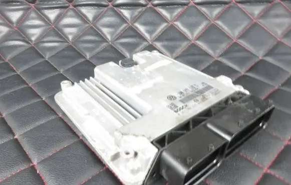 Volkswagen Eos Engine control unit/module 1Q0907115C 8P0907115B 0261S02335