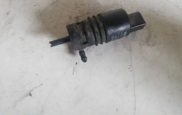 BMW 5 E60 E61 Windscreen/windshield washer pump 1K5955651