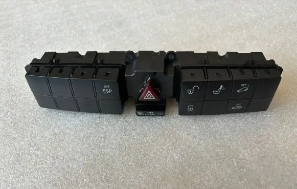 Mercedes-Benz C W203 Hazard light switch 2038701710 50188958001 A2038701710