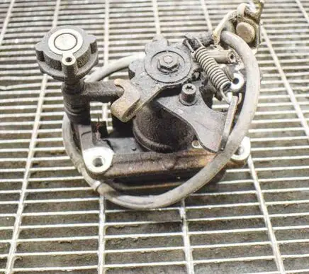 Chevrolet Volt I Rear brake caliper