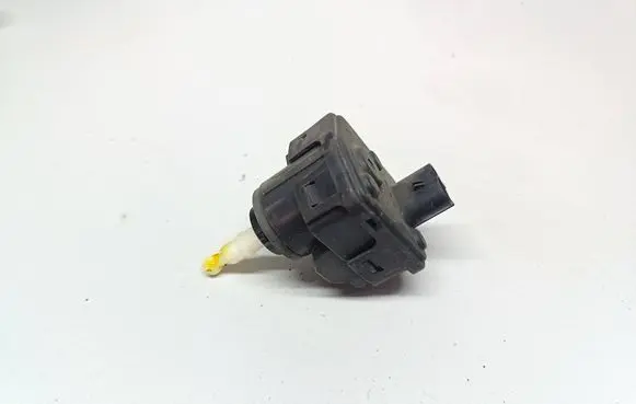 Opel Omega B2 Headlight level adjustment motor 90492832 00728230