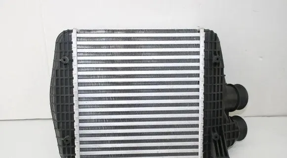 Maserati Quattroporte Intercooler radiator 670035635