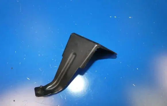 Mercedes-Benz CLC CL203 Fender mounting bracket