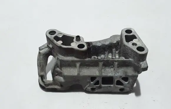 Volvo C30 Engine mounting bracket 326C29