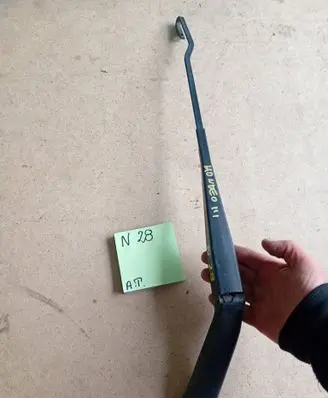 Ford Mondeo Mk III Front wiper blade arm 1S7117526AB