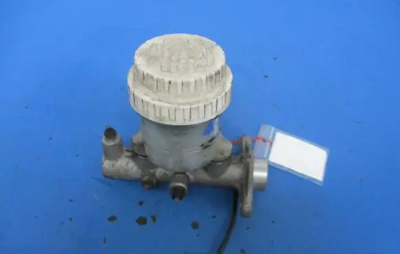 Mitsubishi Space Wagon Master brake cylinder