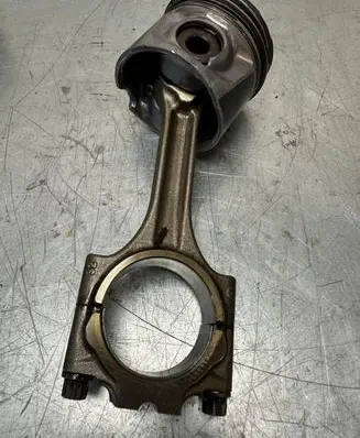 Volvo S60 Piston with connecting rod 81L118