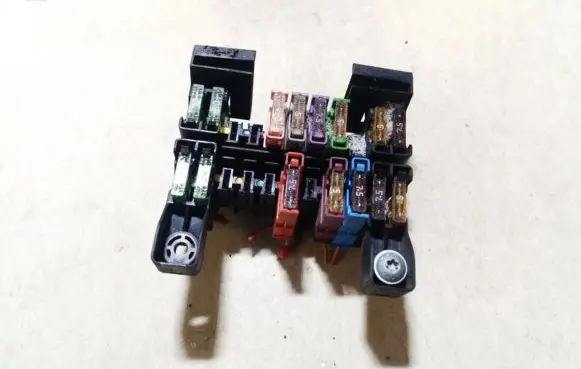 Mercedes-Benz E W211 Fuse box set 2115450301 1394331-1