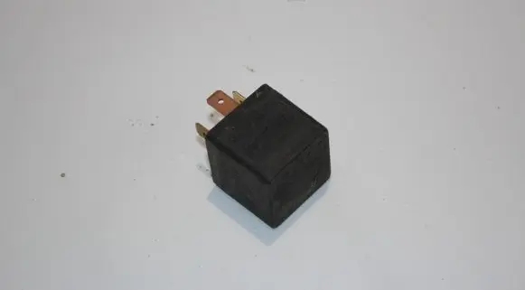 Audi A4 S4 B5 8D Other relay 431951253H