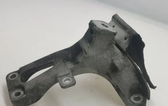 Audi A5 8T 8F Engine mounting bracket 8K0199308AQ 00057325 A1S19C