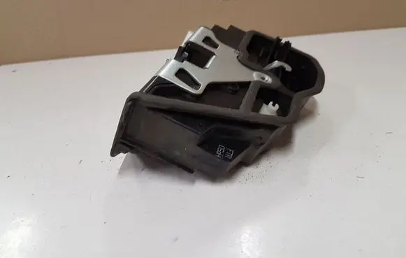 BMW 1 F20 F21 Front door lock 7202150 A053702