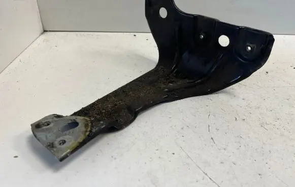 Volkswagen PASSAT CC Fender mounting bracket 3C8821142