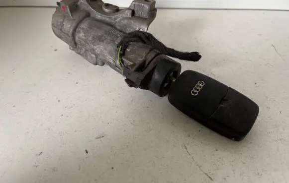 Audi A6 S6 C5 4B Ignition lock 4B0905851C