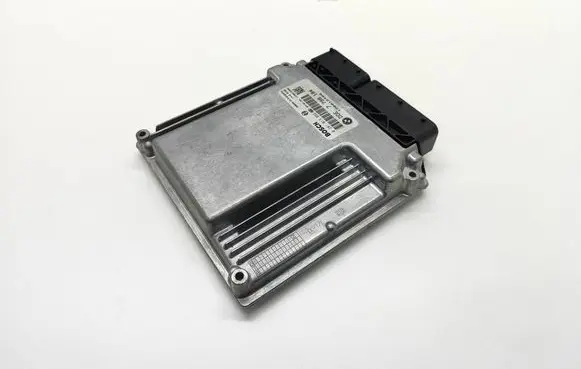 BMW 5 E60 E61 Engine control unit/module 7798184 0281013852 14100108