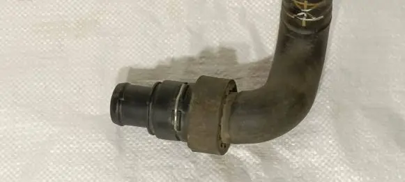 Volkswagen Transporter - Caravelle T5 Engine coolant pipe/hose 7E0122051E