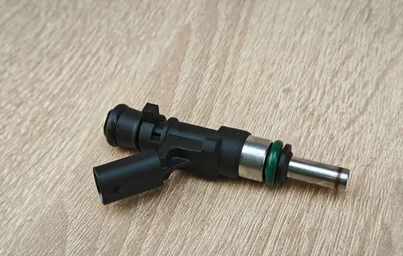 BMW X5 G05 Fuel injector 8483304