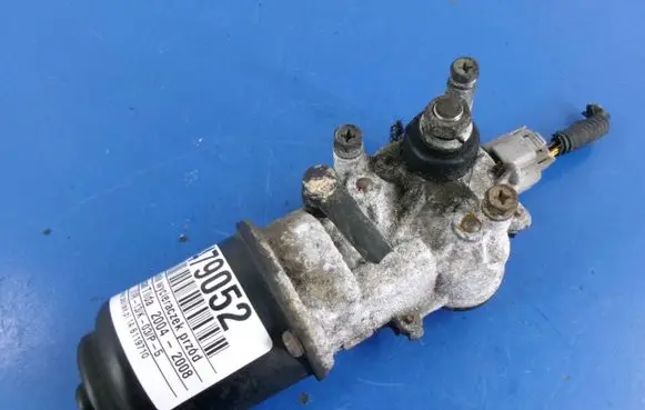 Nissan Tiida C11 Front wiper linkage and motor
