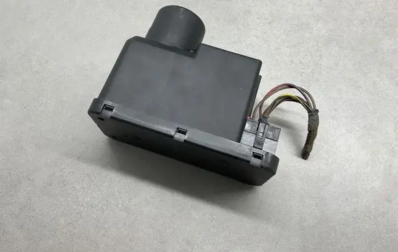 Audi 100 S4 C4 Central locking vacuum pump 4A0862257C