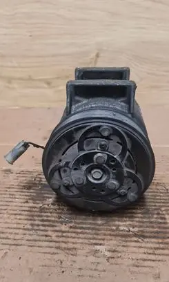 Volvo XC90 Air conditioning (A/C) compressor (pump) 8684287
