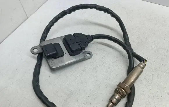 Mercedes-Benz E W212 Lambda probe sensor A0009057100 0009057100