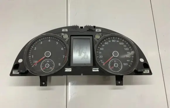 Volkswagen PASSAT CC Speedometer (instrument cluster) 3C8920970T