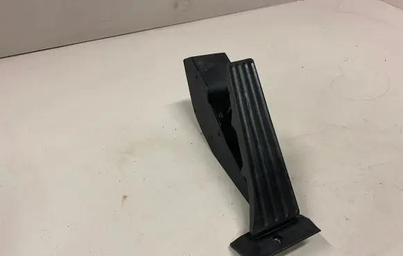 BMW 5 E60 E61 Accelerator throttle pedal 6772645 060706 25916010